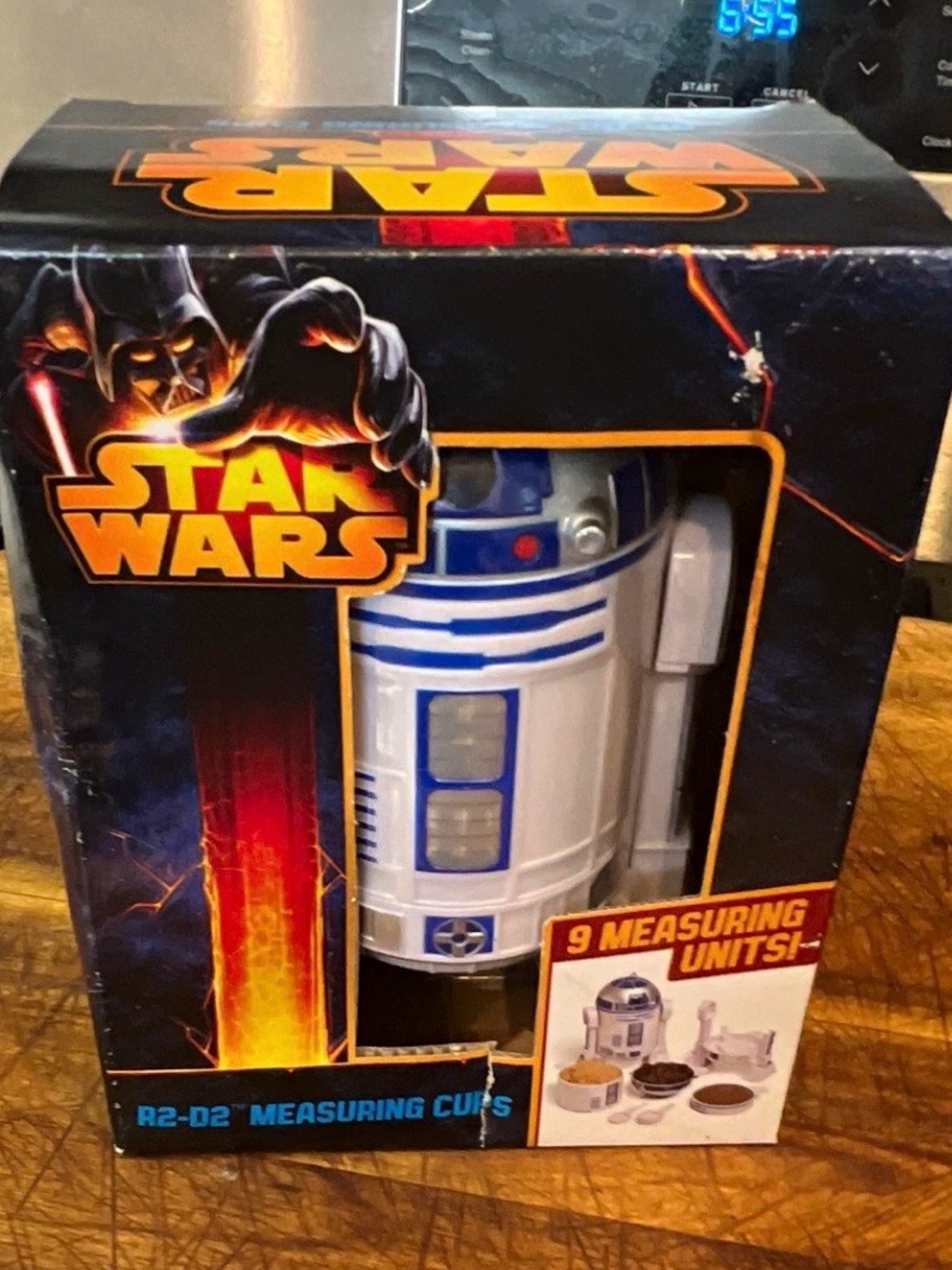 NEW IN FACTORY SEALED BOX! 
Star Wars R2-D2 Nesting Measuring Cups Set